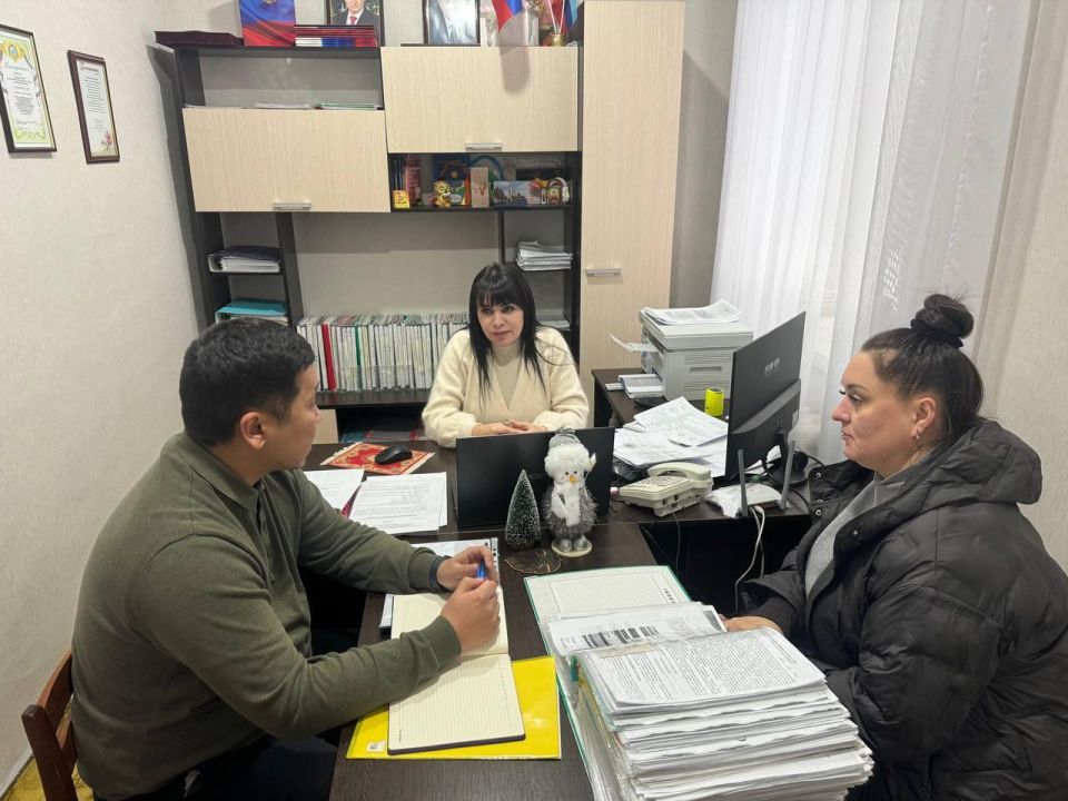 Антрацит посетил заместитель министра ЖКХ и энергетики Калмыкии Сергей Хактаев