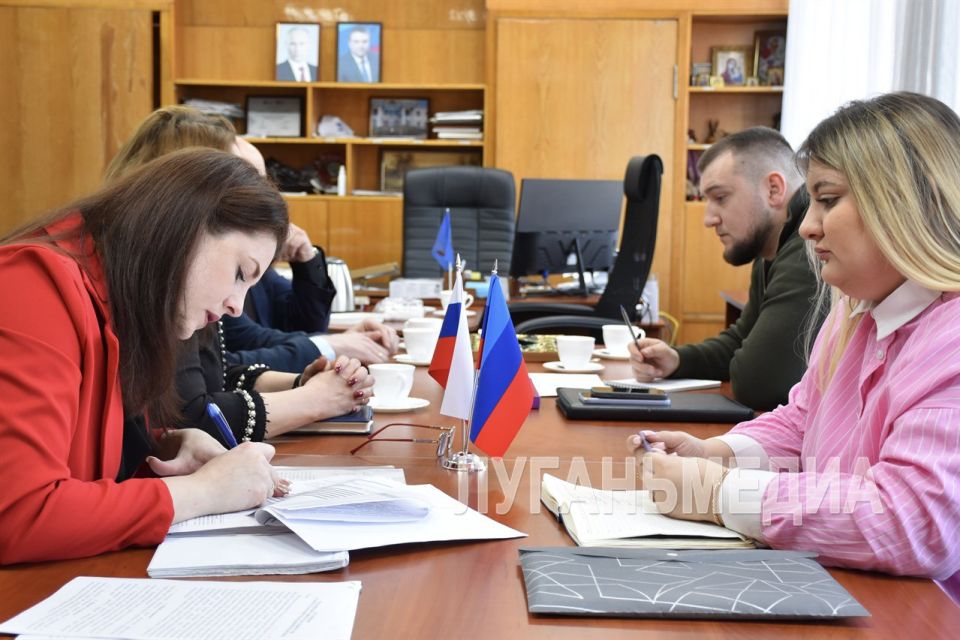 Кировск с рабочим визитом посетил министр молодежной политики ЛНР Михаил Голубович