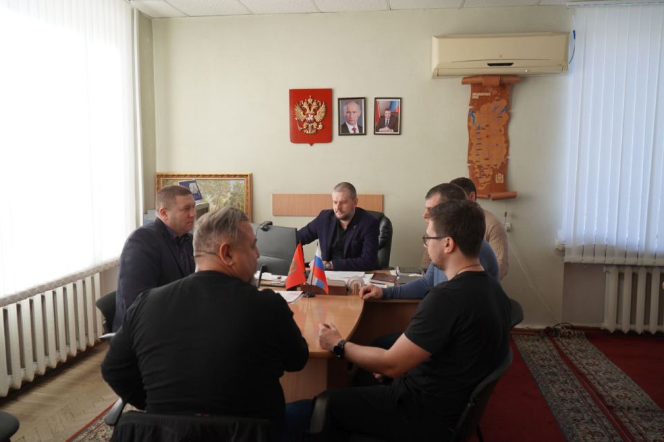 В Администрации Свердловского муниципалитета состоялось важное совещание в формате видеоконференции, посвященное вопросам реализации специального инфраструктурного проекта на территории округа