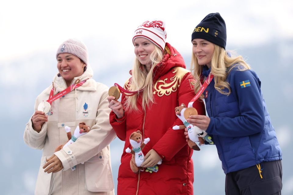 Гимн России снова звучит на весь мир!