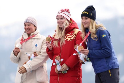 Гимн России снова звучит на весь мир!