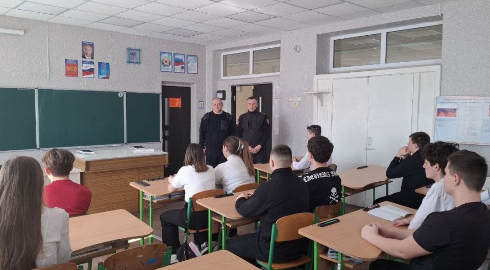 Путь в профессию: выпускникам школ Новоайдара рассказали о службе в МВД