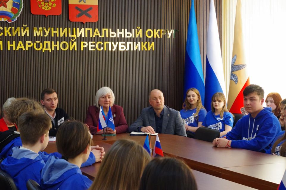 Сергей Крамаренко: Принял участие во встрече с активистами Молодой Гвардии Славяносербского округа