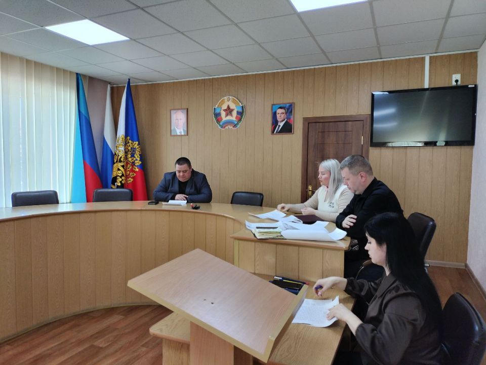 Сегодня под председательством Рубанцова Андрея Викторовича состоялось заседание общественной комиссии по организации и проведению голосования по отбору территорий, подлежащих благоустройству в рамках реализации программ...