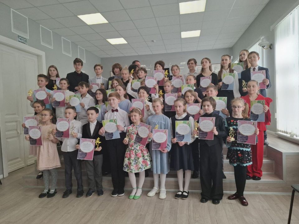 Выступление юных талантов на фестивале "Мир русской музыки"