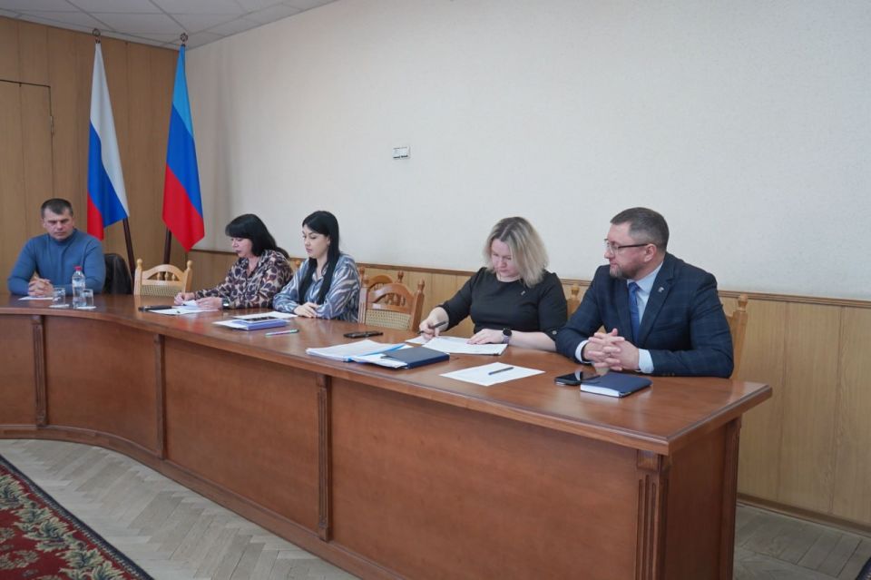 Состоялось заседание постоянной комиссии по бюджетной, финансовой, налоговой и имущественной политике