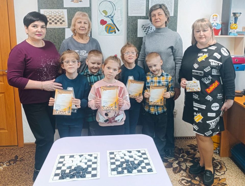 В Краснодоне состоялся турнир по шашкам для детей с особенностями здоровья