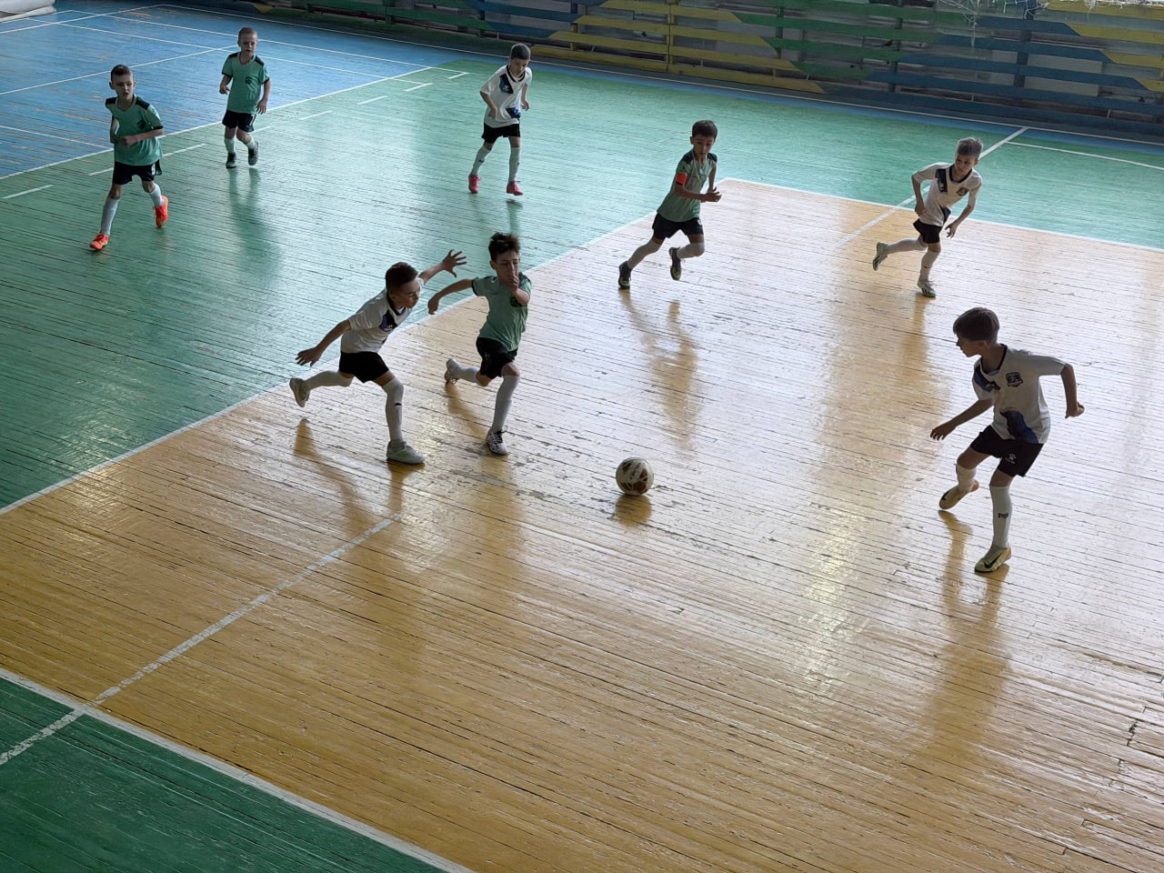 Сегодня в Краснодоне прошел открытый турнир по мини-футболу «Краснодон CUP», в котором приняли участие команды, состоящие из спортсменов 2017 года рождения