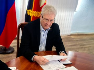 Сергей Козенко: Сегодня провел расширенное аппаратное совещание с руководителями структурных подразделений Администрации и начальниками управления и отделов по жизнеобеспечению Краснодонского муниципального округа