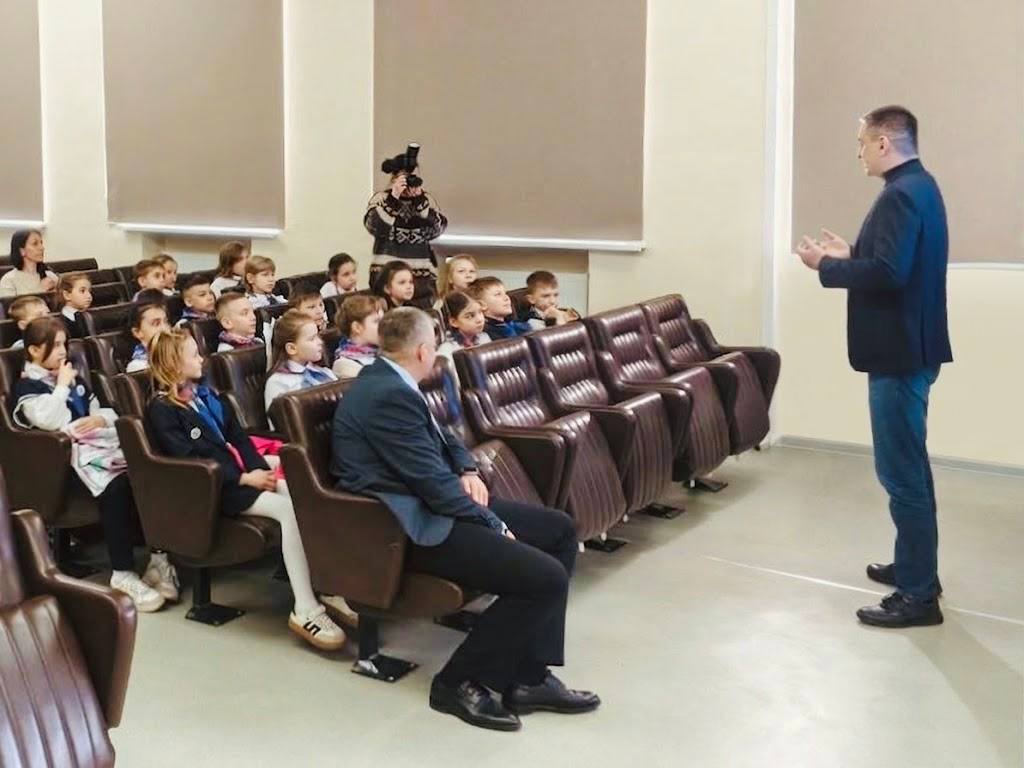 Министр промышленности и торговли ЛНР Владислав Варшавский выступил спикером в «Разговорах о важном»