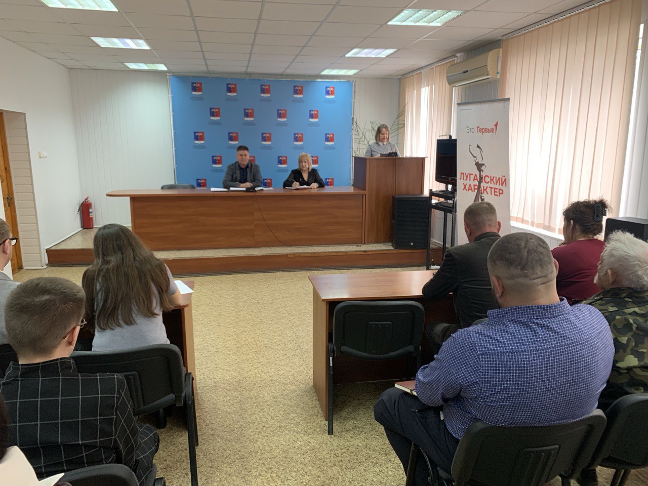 Альберт Зинченко: Сегодня совместно с председателем Совета Станично-Луганского МО Татьяной Пономаревой провели аппаратное совещание с руководителями структурных подразделений, учреждений и предприятий округа