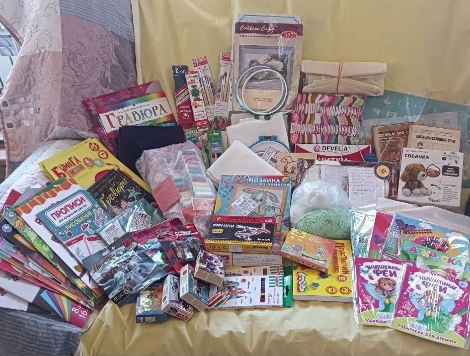 Материалы для творчества передадут талантливым ребятам