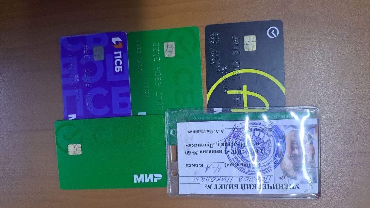 Найдены потерянные вещи!. В автобусах были обнаружены ученический билет и банковские карты