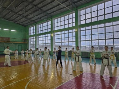 В МБУ ДО «Краснолучская детско-юношеская спортивная школа № 1» состоялась открытая тренировка по киокушин карате