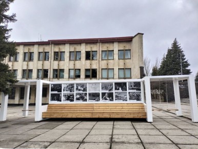 Сегодня в городе Ровеньки состоялось открытие уличной выставки «Театральная площадь»