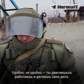 Сапер Эмиль Байбурин рассказывает о том, сколько весит обмундирование и обувь специалиста по разминированию