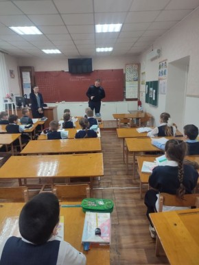 Сотрудники Госавтоинспекции провели викторину для школьников