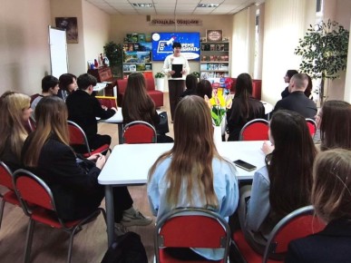 Члены УИК Алчевска провели правовые игры для будущих избирателей
