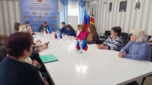 Сергей Колягин: Сегодня совместно со своими заместителями Анжеликой Скрепинской и Иваном Ефимовым, а также социальными координаторами филиала фонда «Защитники Отечества» — Юлией Скляровой, Владой Барковой и Ксенией Денисенко...