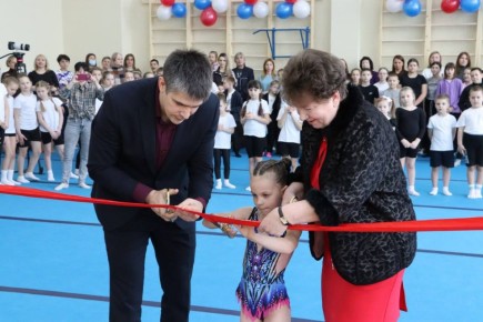 В Стаханове открылся обновленный акробатический зал