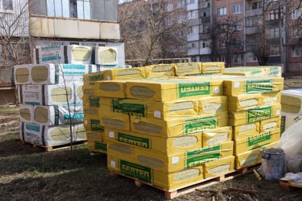 В рамках реализации Народной программы партии «Единая Россия» продолжается обновление кровель многоквартирных домов