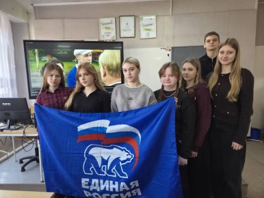 В рамках проекта "Детский спорт" от партии «Единая Россия» в ГБОУ ЛНР "КУВК 5 "Перспектива" имени Героя СВО М.В.Снитко" для обучающихся 9-А,9-Б,11,и 8Б классов был показан фильм "Первый на олимпе"