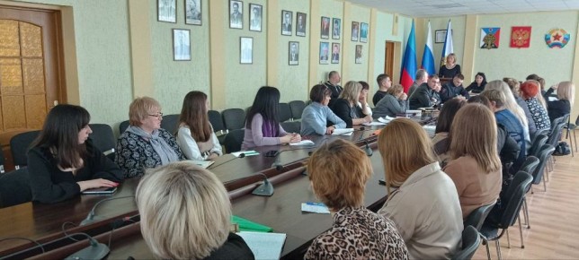 Андрей Рубанцов: Сегодня в Ровеньках состоялся городской семинар, посвященный актуальной теме межведомственного взаимодействия в сфере профилактической работы с несовершеннолетними и роли учреждений культуры в профилактике...