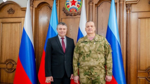 Леонид Пасечник: За мужество и самоотверженность при исполнении воинского долга присвоил звание Героя Луганской Народной Республики командиру 31-го отряда БАРС «Пламя» Василию Дубинину