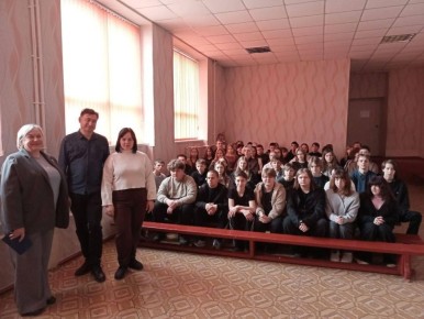 В Перевальске прошли профориентационные встречи медиков со школьниками Перевальских учебных учреждений