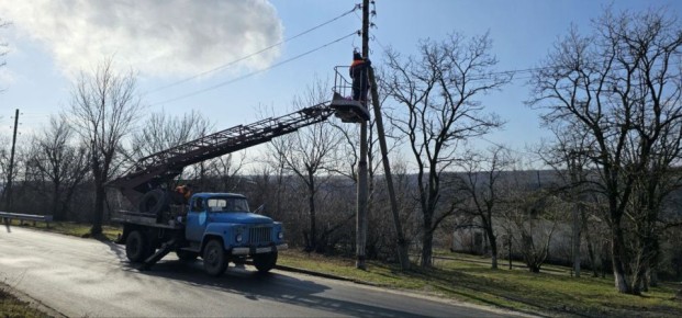 19 марта специалисты МУП «Горсвет» (г. Красный Луч) провели обслуживание сетей наружного освещения в городе Вахрушево