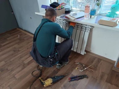 Рабочие из Удмуртии частично отремонтировали систему отопления в Лутугинском ДК им. Шевченко