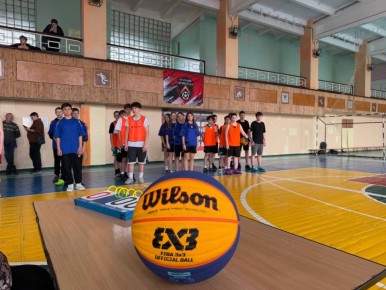 Сегодня на базе МБУ «Спортивный комплексАнтрацит» состоялось масштабное физкультурное мероприятие по баскетболу «33», посвящённое знаменательному событию — выходу человека в открытый космос
