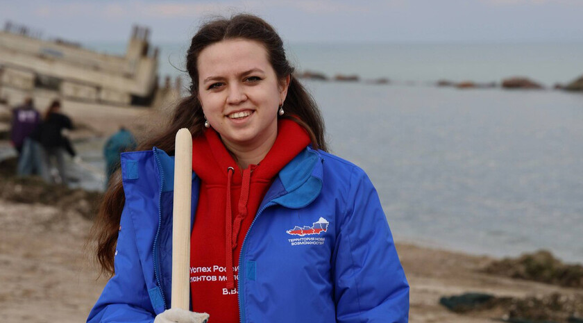 Молодежь провела акцию «Чистый берег» на детском пляже в Геническе