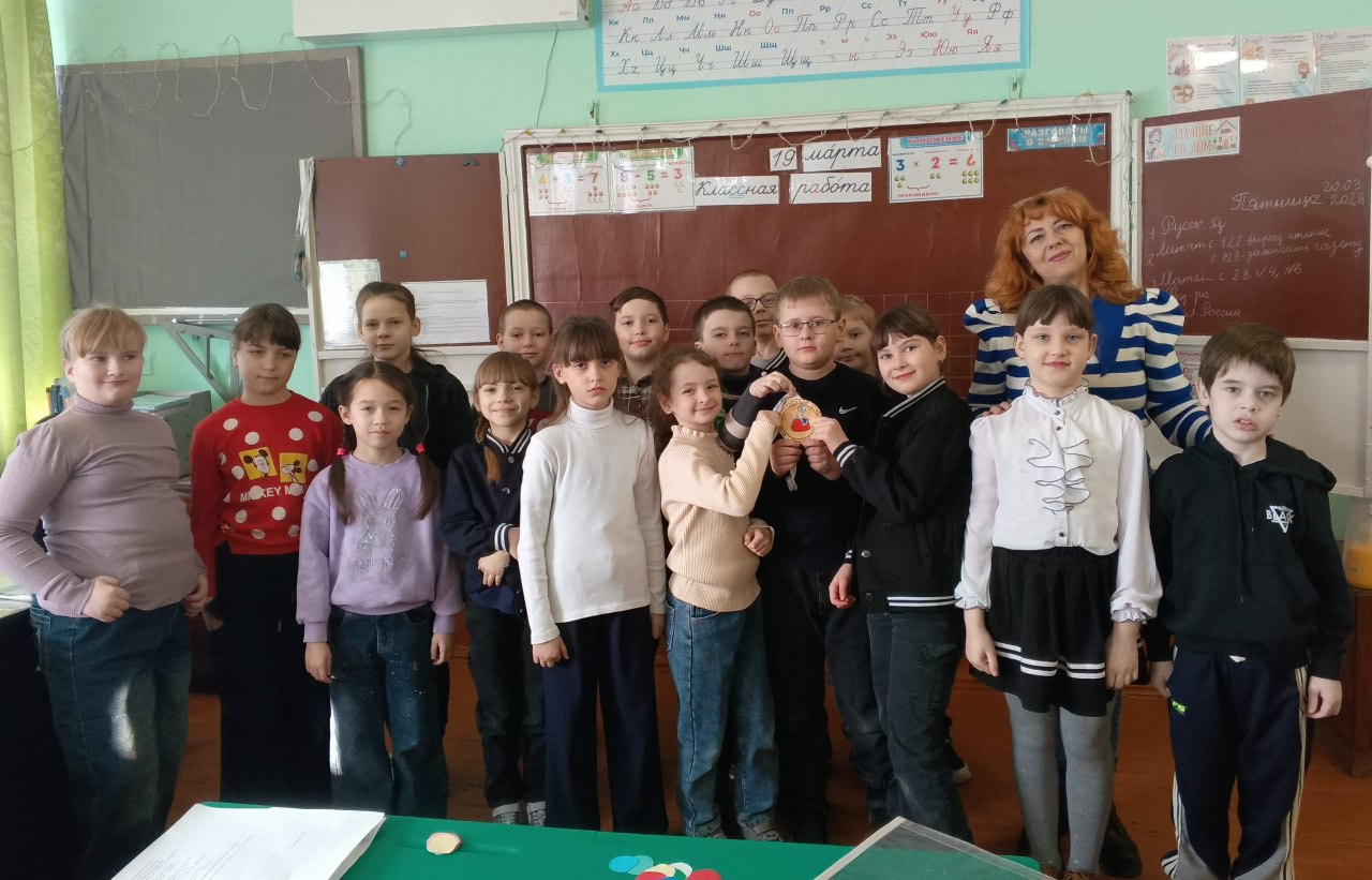 19 марта в Вахрушевском учебно-воспитательном комплексе №1 «Гармония» провели викторину «Знатоки финансовой грамотности», приуроченную ко Дню финансиста