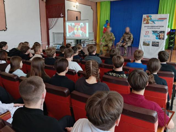 В школах ЛНР Росгвардия проводит уроки мужества