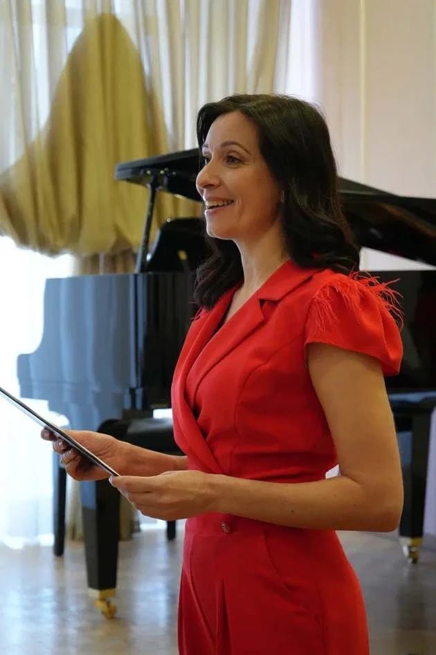 В Луганской филармонии прошел концерт французских мелодий «Под небом Парижа»