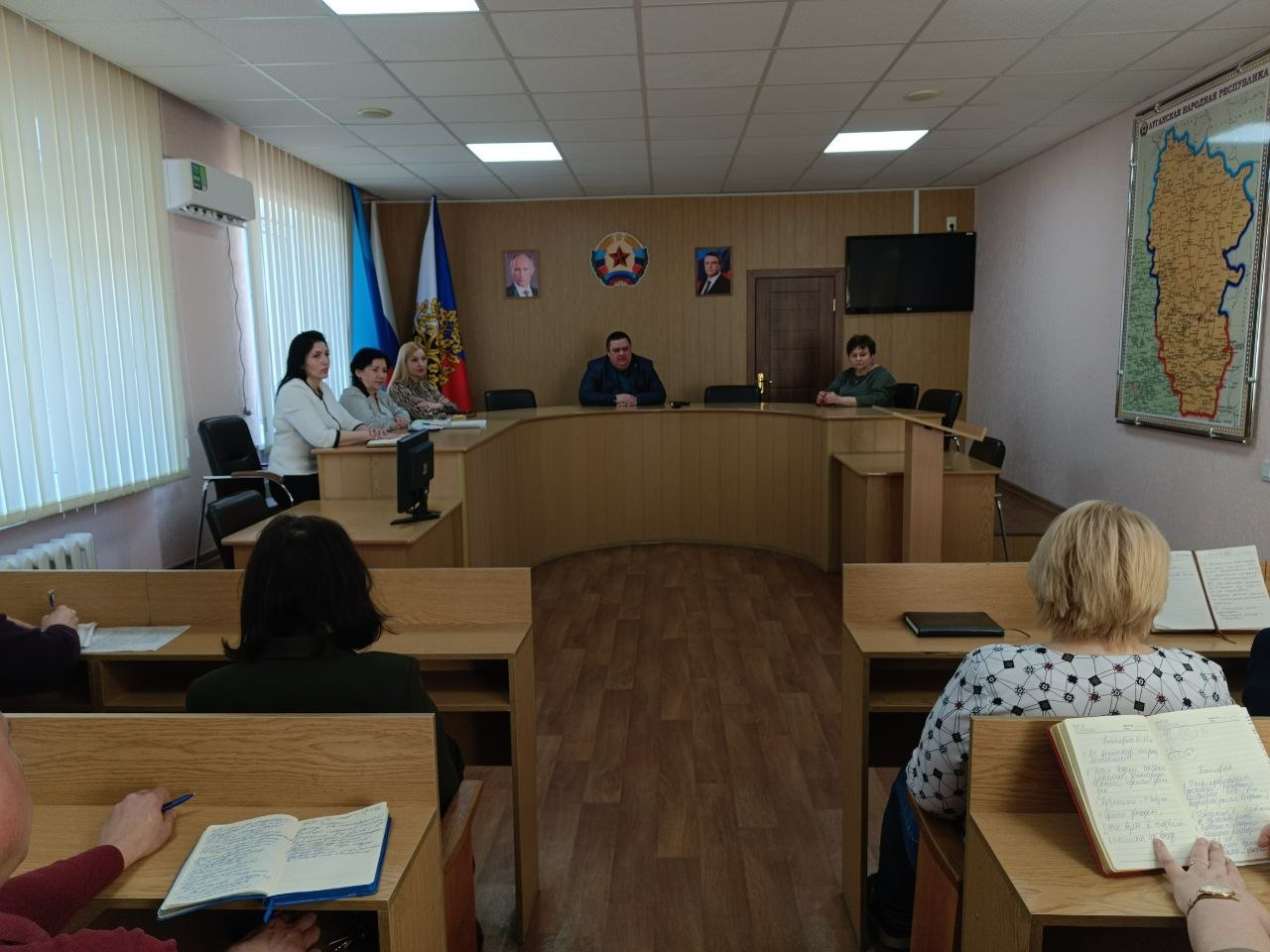 Сегодня Глава городского округа город Ровеньки Андрей Рубанцов провел плановое рабочее совещание с руководителями управлений администрации и структурных подразделений