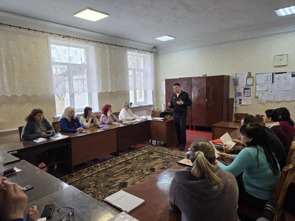 Сотрудники Госавтоинспекции проводят активную профилактическую работу с педагогами и родителями