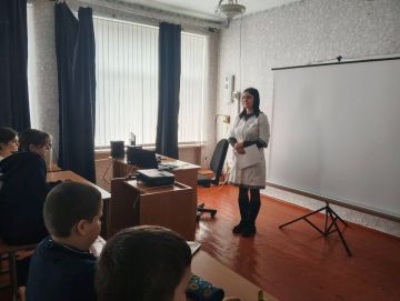 Специалист Смелянского фельдшерского пункта провела профориентационную беседу с учениками Смелянской школы