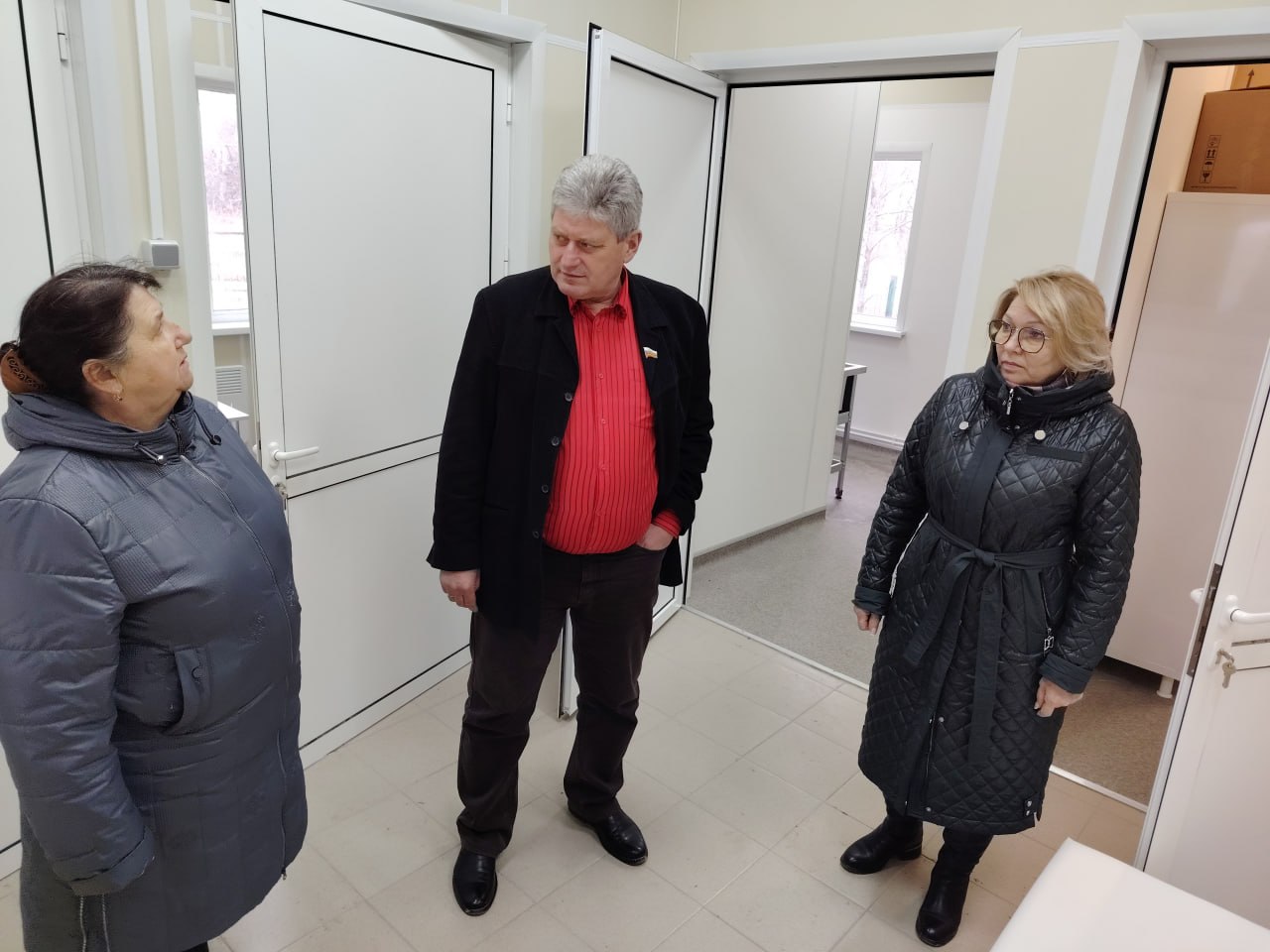 Проверка нового ФАПа в Мусиевке: что увидел «партийный десант» на месте