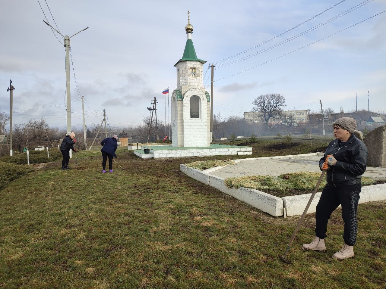 Сегодня в рамках акции «Добрые дела» отделом по обеспечению жизнедеятельности пгт Городище, с. Малоивановка были организованы весенние работы по благоустройству прилегающей территории к памятному столбу икона «Отечество» и...