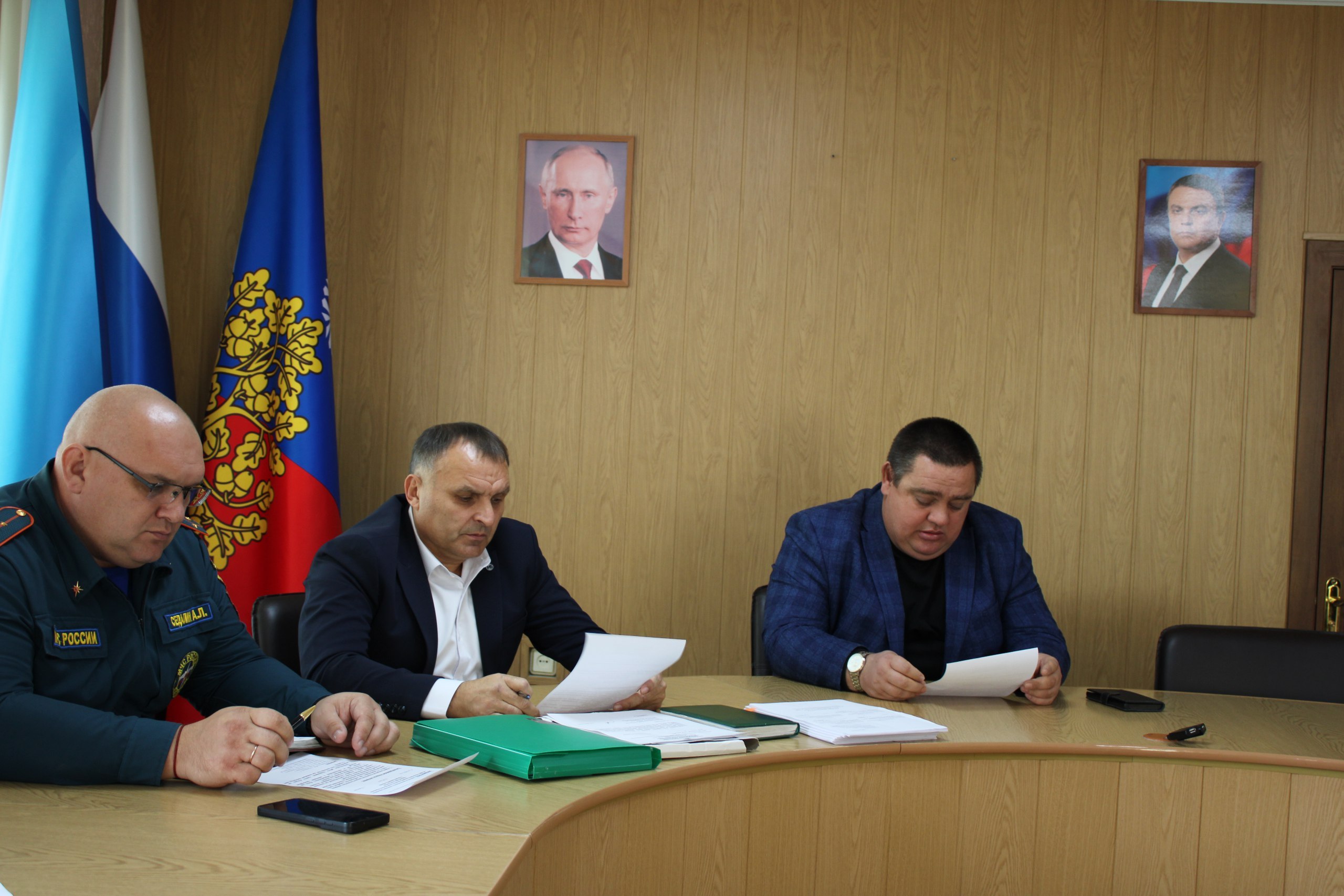 Сегодня Глава городского округа город Ровеньки Андрей Рубанцов провел заседание комиссии по предупреждению и ликвидации чрезвычайных ситуаций