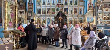 25 марта студенты Университета третьего возраста при ГБУ ЛНР «Краснолучский КЦСОН» в преддверии самого важного христианского праздника – Пасха посетили Храм святого благоверного Александра Невского, пос