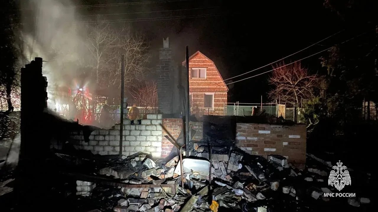 В Луганске при пожаре в садовом товариществе «Рассвет» погиб мужчина