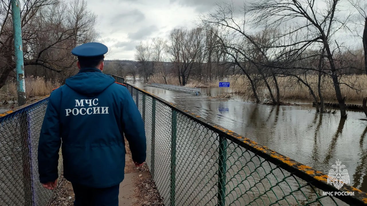 Низководный мост в поселке городского типа Новоайдар остается подтопленным в ЛНР