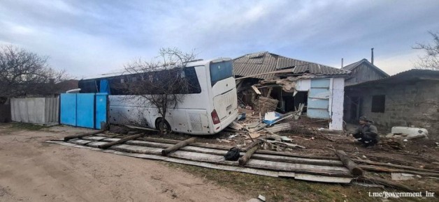 4 человека, в том числе ребенок, пострадали в результате ДТП с автобусом в ЛНР, сообщает местное правительство