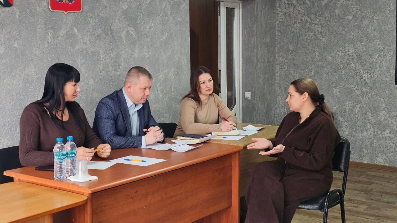 Сегодня, по поручению Главы городского округа муниципальное образование городской округ город Ровеньки, в поселке городского типа Дзержинский состоялся выездной приём граждан