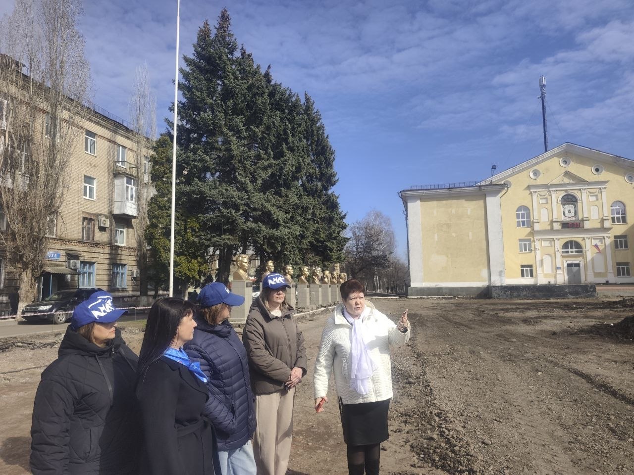 По народной программе «Единой России» в Молодогвардейске ведутся строительные работы на территории, прилегающей к Дворцу культуры «Юность»