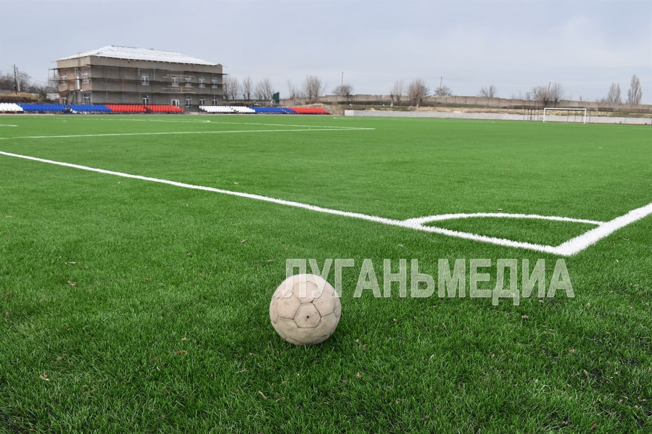 В Брянке продолжается реконструкция стадиона «Шахтер»