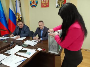 Андрей Рубанцов: Сегодня провёл заседании общественной комиссии по организации и проведению голосования по отбору территорий, подлежащих благоустройству в рамках реализации программы формирования современной городской среды